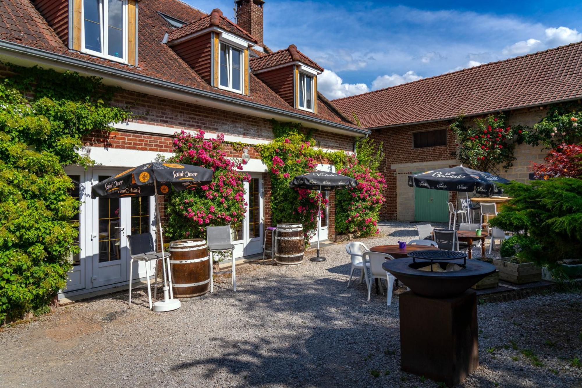 Auberge De L'Arc En Ciel Fauquembergues Exteriör bild
